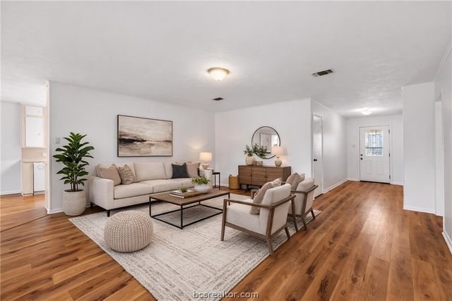 1211 King Arthur Circle, College Station, TX 77840