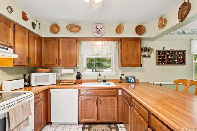 228 W Mombasha Road, Monroe, NY 10950