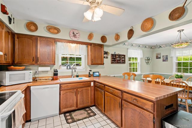 228 W Mombasha Road, Monroe, NY 10950