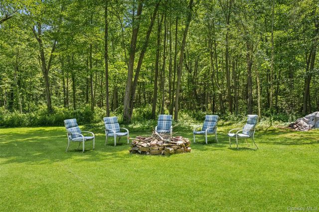 228 W Mombasha Road, Monroe, NY 10950