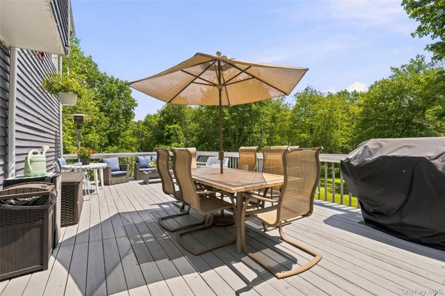 228 W Mombasha Road, Monroe, NY 10950