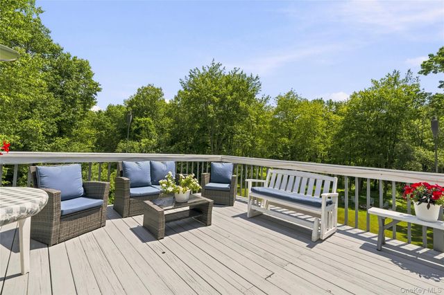 228 W Mombasha Road, Monroe, NY 10950