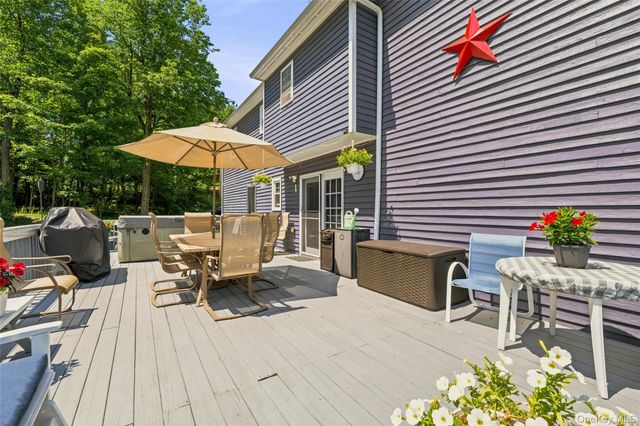 228 W Mombasha Road, Monroe, NY 10950