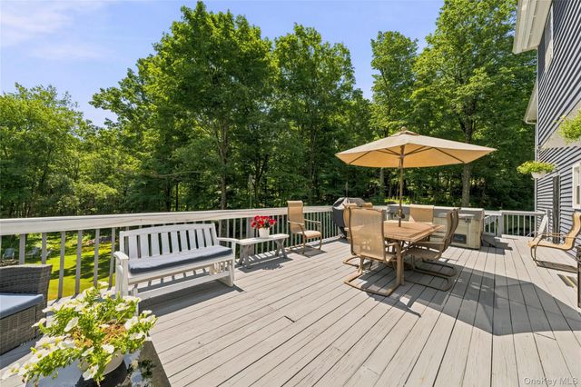 228 W Mombasha Road, Monroe, NY 10950