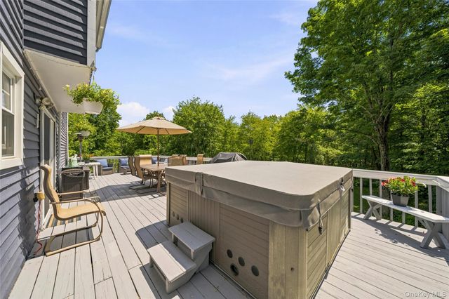 228 W Mombasha Road, Monroe, NY 10950