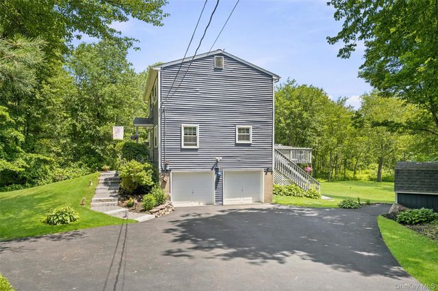228 W Mombasha Road, Monroe, NY 10950