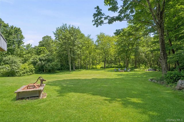 228 W Mombasha Road, Monroe, NY 10950