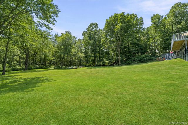 228 W Mombasha Road, Monroe, NY 10950