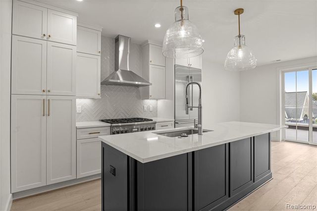 156 N Center Unit 303, Northville, MI 48167