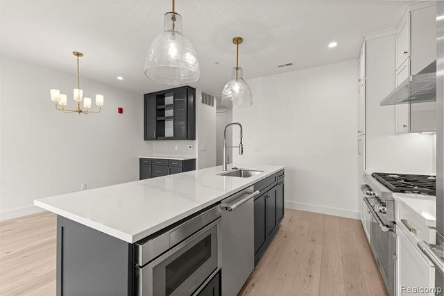 156 N Center Unit 303, Northville, MI 48167