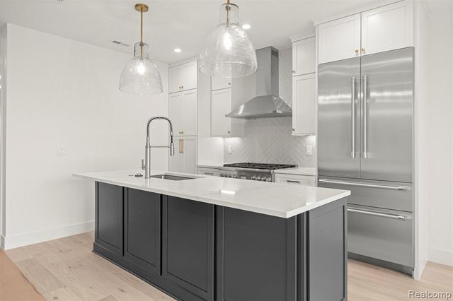 156 N Center Unit 303, Northville, MI 48167