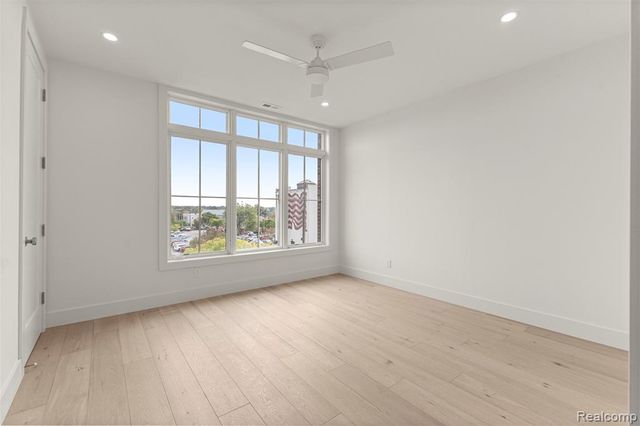 156 N Center Unit 303, Northville, MI 48167