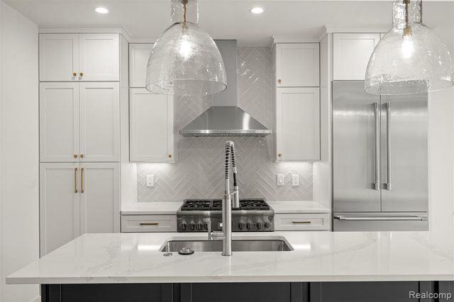 156 N Center Unit 303, Northville, MI 48167