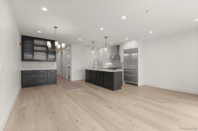 156 N Center Unit 303, Northville, MI 48167