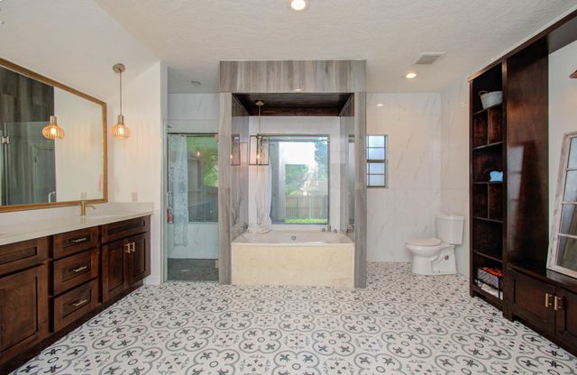 5422 Windy Lake Drive, Houston, TX 77345