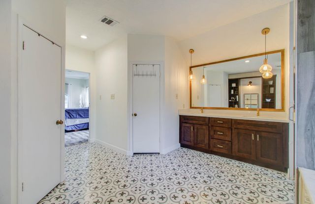 5422 Windy Lake Drive, Houston, TX 77345