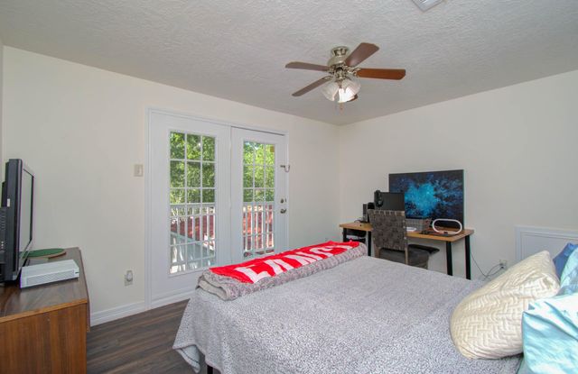 5422 Windy Lake Drive, Houston, TX 77345