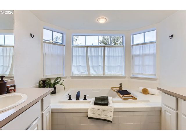 11369 Sw SYCAMORE Pl, Portland, OR 97223