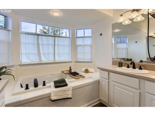 11369 Sw SYCAMORE Pl, Portland, OR 97223