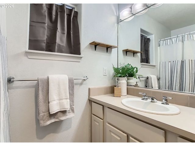 11369 Sw SYCAMORE Pl, Portland, OR 97223