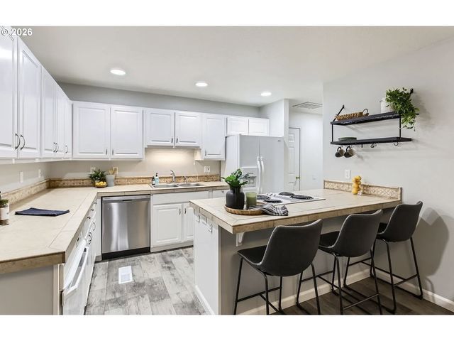 11369 Sw SYCAMORE Pl, Portland, OR 97223