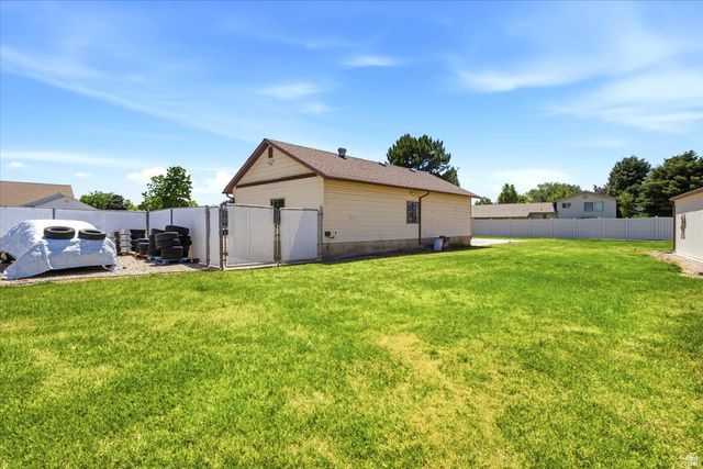 2626 W 1700 N, Clinton, UT 84015