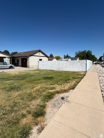 2626 W 1700 N, Clinton, UT 84015