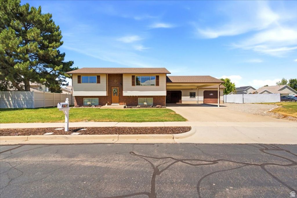 2626 W 1700 N, Clinton, UT 84015