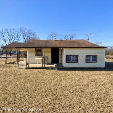 205 NW 5th Street, Keota, OK 74941