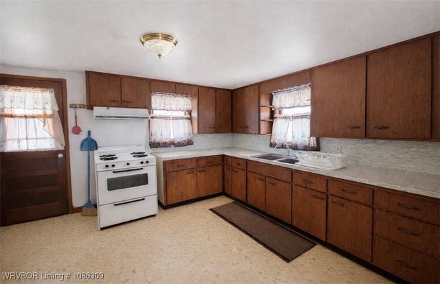 205 NW 5th Street, Keota, OK 74941