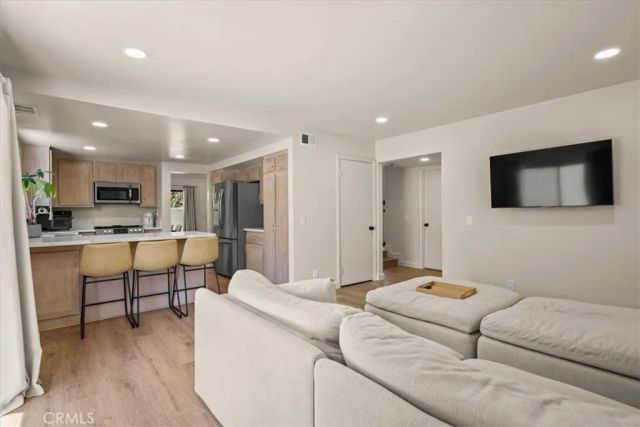 6613 Poppyview Drive, Oak Park, CA 91377