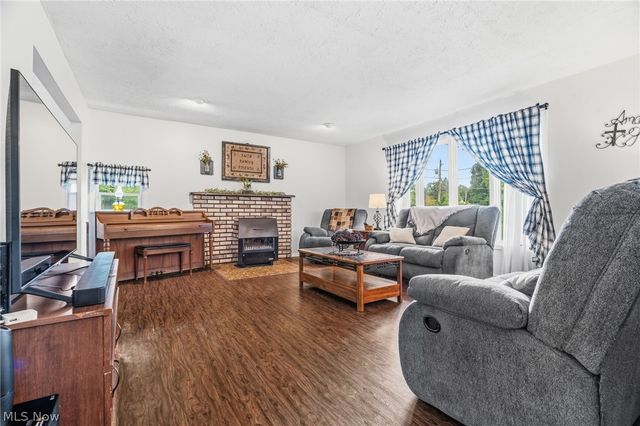 7910 Burkey Road NW, North Canton, OH 44720