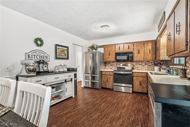 7910 Burkey Road NW, North Canton, OH 44720