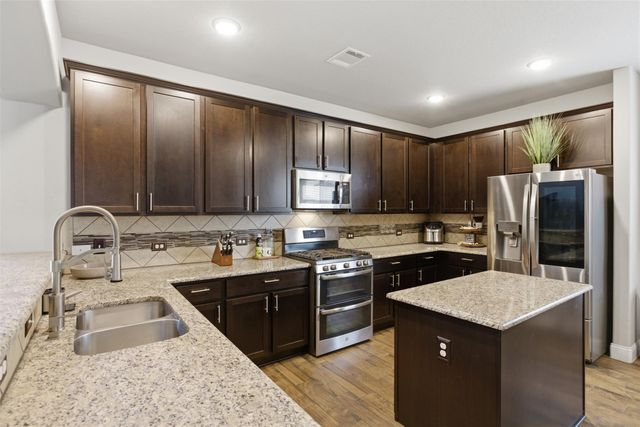 483 Algaroba LOOP, Buda, TX 78610