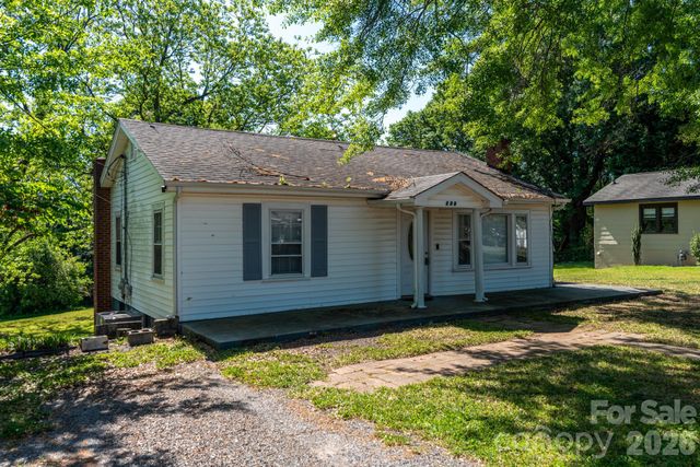 109 Hillcrest Drive, Bessemer City, NC 28016