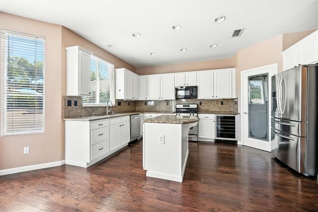 1120 Clydebank Ln, Folsom, CA 95630