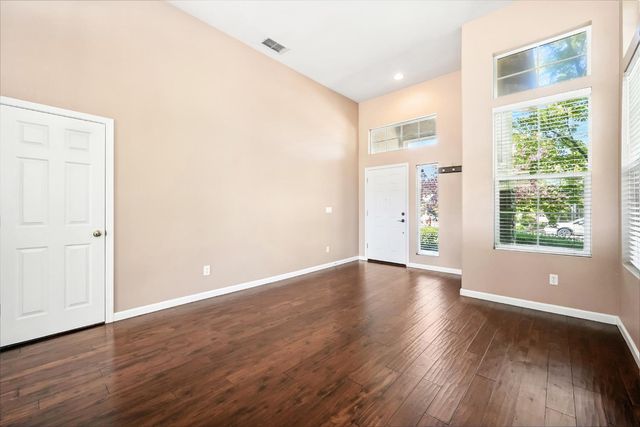 1120 Clydebank Ln, Folsom, CA 95630