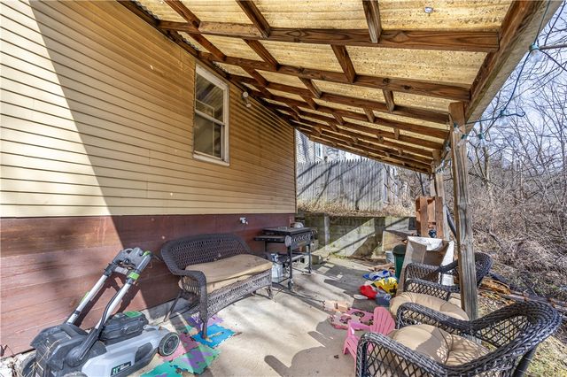 751 6th St, Pitcairn, PA 15140