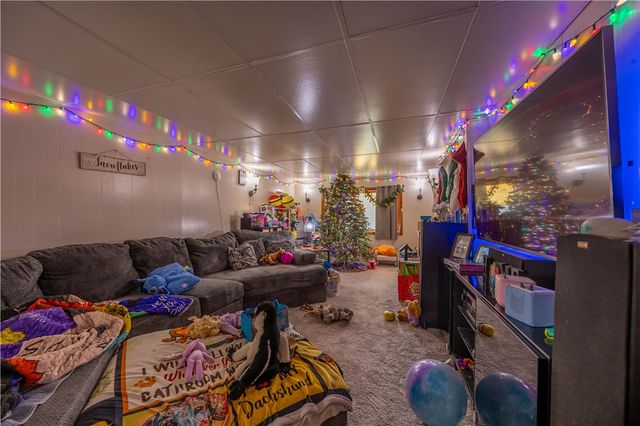 751 6th St, Pitcairn, PA 15140