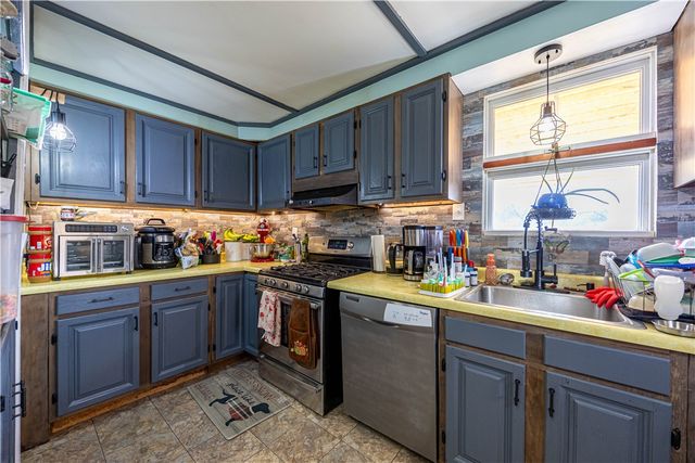 751 6th St, Pitcairn, PA 15140