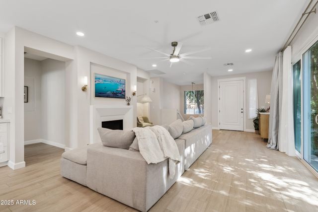 2997 E AGRITOPIA Loop N, Gilbert, AZ 85296