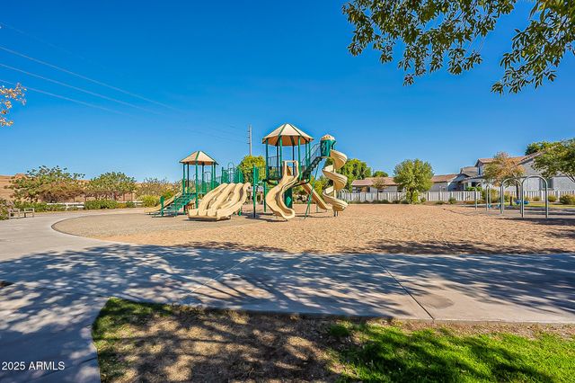 2997 E AGRITOPIA Loop N, Gilbert, AZ 85296