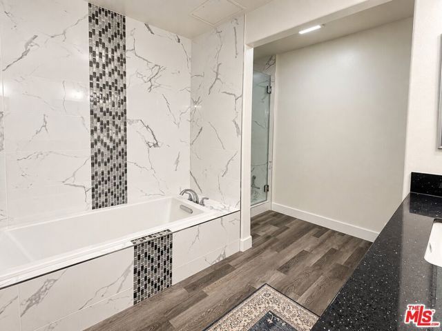 810 S Lucerne Boulevard 203, Los Angeles, CA 90005