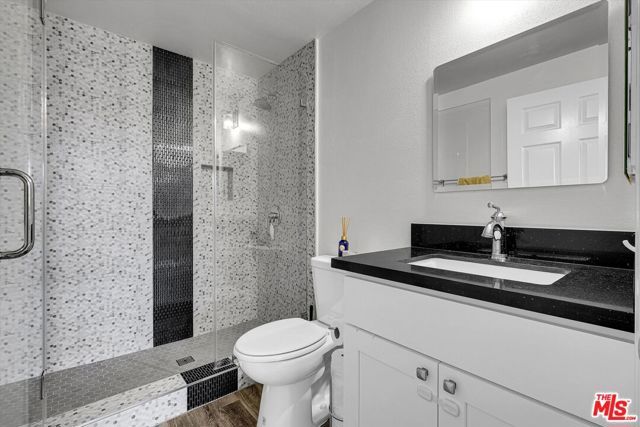 810 S Lucerne Boulevard 203, Los Angeles, CA 90005