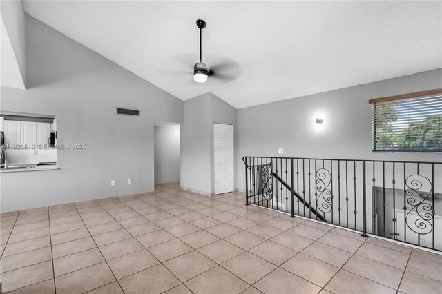 341 W Park Dr 203-15, Miami, FL 33172