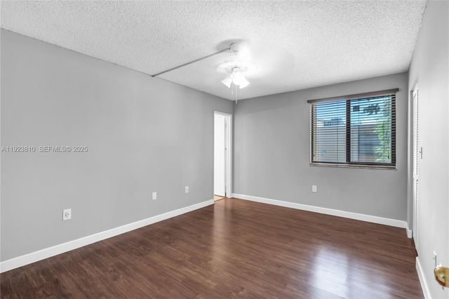 341 W Park Dr 203-15, Miami, FL 33172