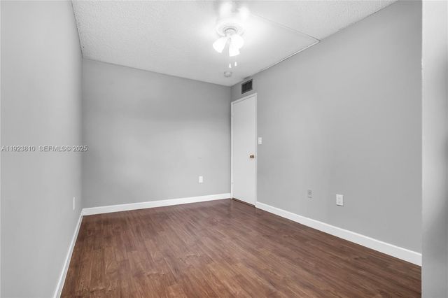 341 W Park Dr 203-15, Miami, FL 33172