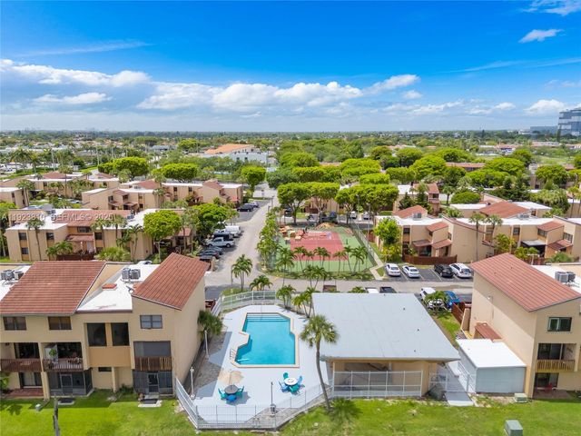 341 W Park Dr 203-15, Miami, FL 33172