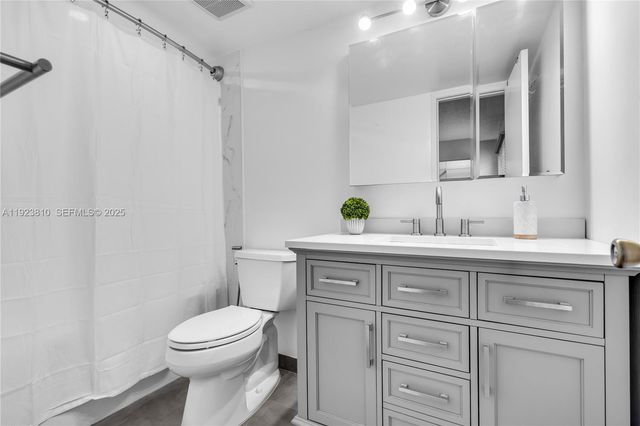 341 W Park Dr 203-15, Miami, FL 33172