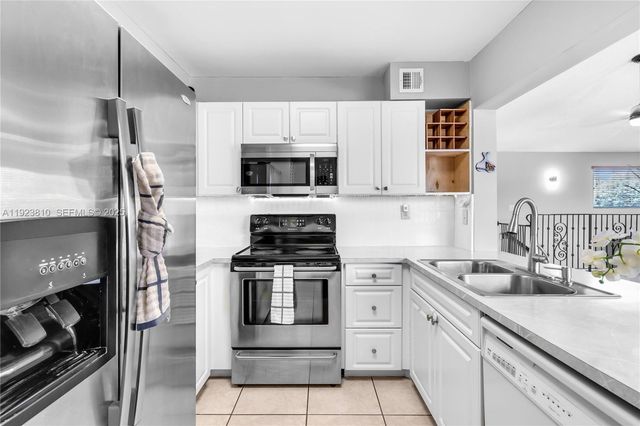 341 W Park Dr 203-15, Miami, FL 33172